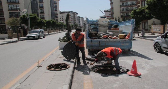 Vaski Ekipleri Binlerce Rögar Kapağını Değiştiriyor