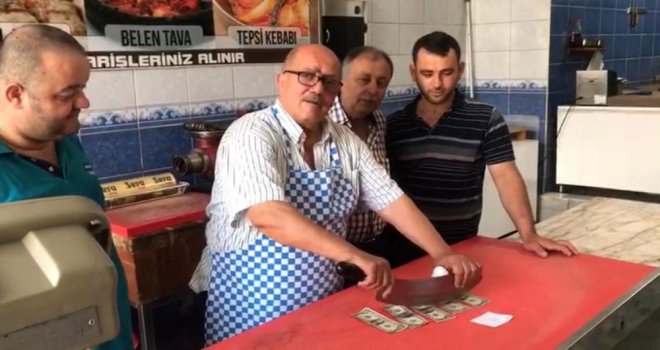 Belenin Meşhur Bıçak Kıymasını Bu Defa Dolar Kıyması Yaptı
