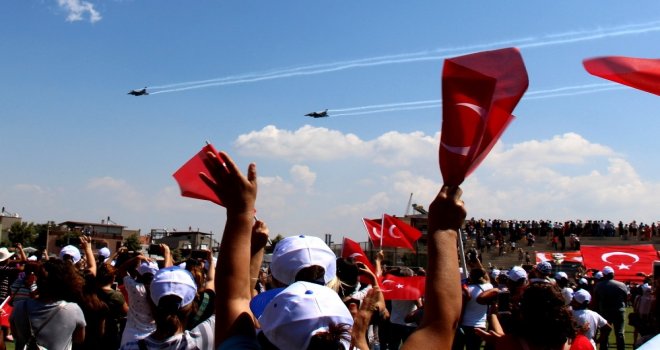 Sökede Solotürk Heyecanı Yaşandı