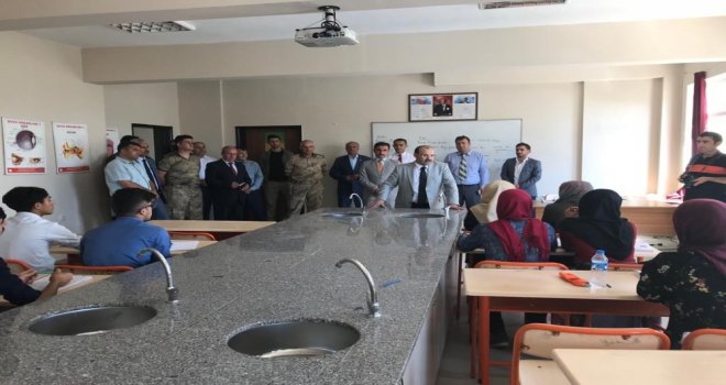 Vali Ustaoğlu Öğrenci Yaz Kampını Ziyaret Etti