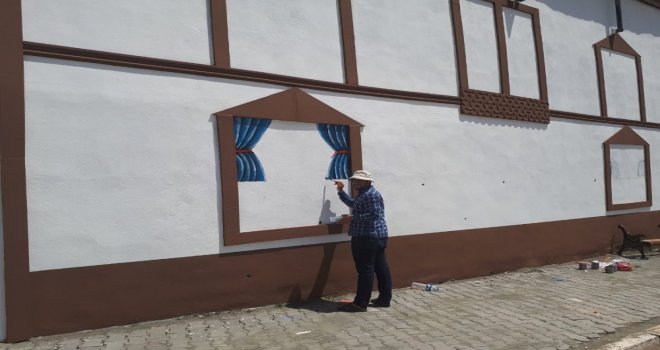 Genç Ressam Duvarlara Hayat Veriyor