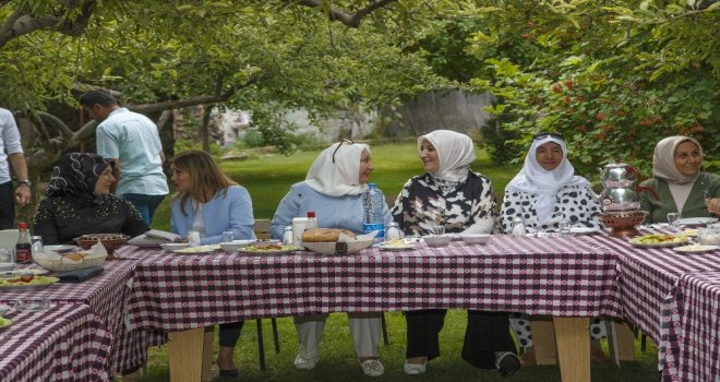 Bayan Çelik İlçe Ziyaretlerini Sürdürüyor