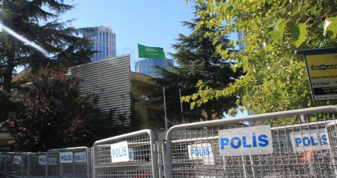 Kayıp Suudi Gazeteci İçin Meslektaşlarından Konsolosluk Önünde Açıklama