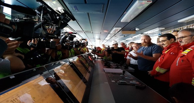 Türkiyenin İlk Yerli Sondaj Gemisi Fatih Sondaj Gemisinde Enerji Ve Tabii Kaynaklar Bakanı Fatih Dönmezın Katılımıyla Sondaj Başladı.