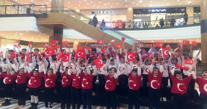 Minik Öğrenciler Cumhuriyet Bayramını Coşkuyla Kutladı