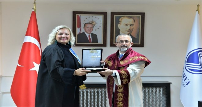 Saülü Öğretim Üyesi Ödülünü Cumhurbaşkanı Erdoğandan Aldı