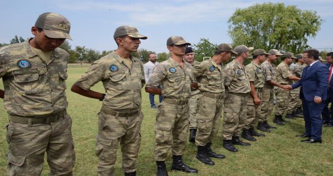Vali Ünlü Askerlerle Bayramlaştı