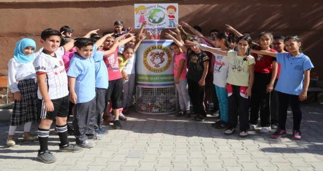 Cizre Belediyesi Okullara Basket Çöp Potası Yerleştirdi