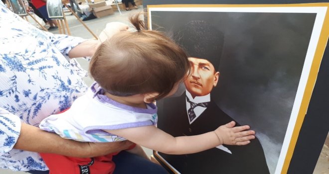 10 Aylık Esra Bebeğin Atatürk Sevgisi