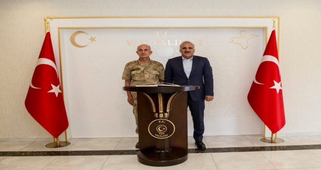 Korgeneral Karataştan Vali Zorluoğluna Veda Ziyareti