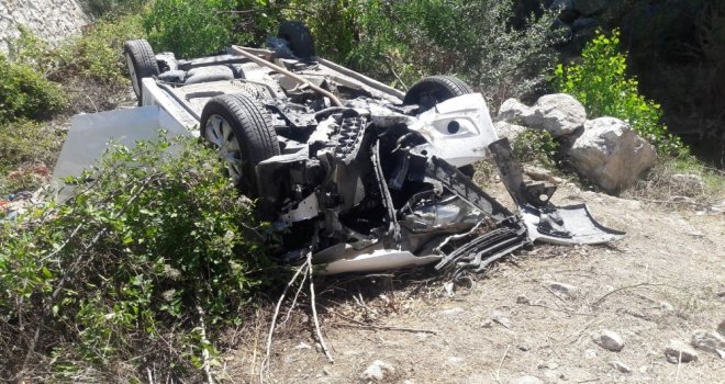 Amasyada Otomobil Şarampole Devrildi: 3 Ölü, 4 Yaralı