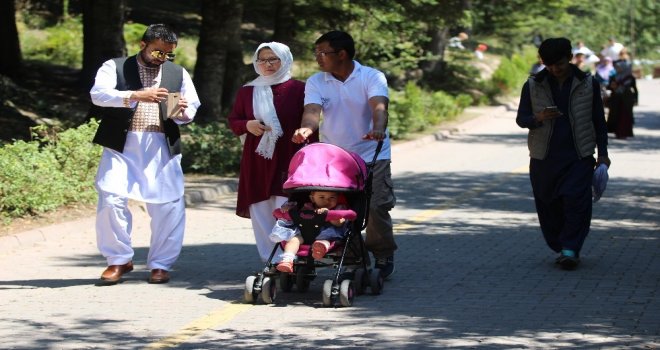 Gölcük Tabiat Parkında Bayram Tatili Yoğunluğu