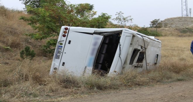 Çankırıda Öğrencileri Taşıyan Servis Devrildi: 20 Yaralı