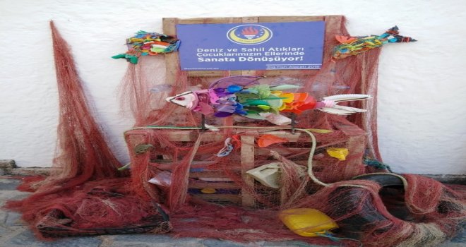 Öğrenciler Sahil Ve Denizden Topladığı Atıkları Sanat Eserine Dönüştürdü