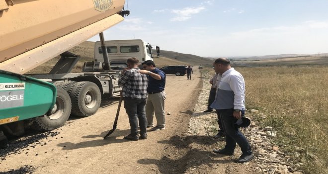 Kaymakam Sarı, Asfalt Çalışmalarını Yerinde İnceledi