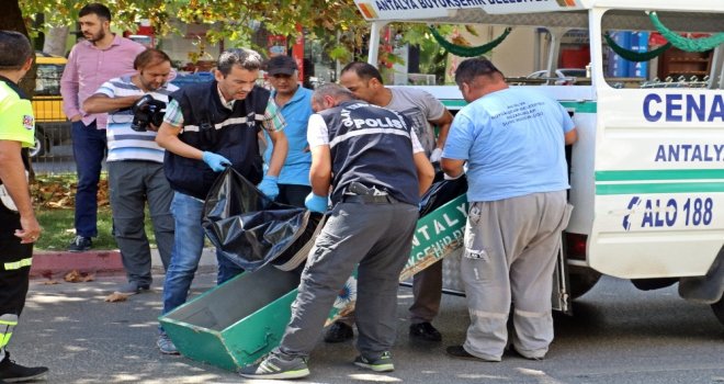 Antalyada 100 Metre İlerideki Üst Geçidi Kullanmayan Yaşlı Kadın Kazada Hayatını Kaybetti
