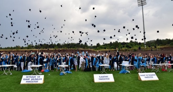 Esogüdeki Mezuniyet Coşkusu Yağmura Rağmen Hız Kesmedi