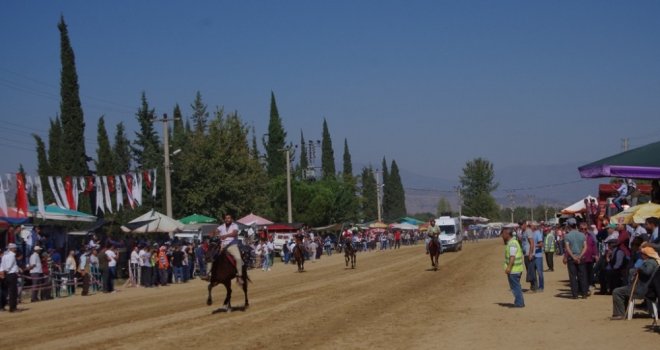 Ödemişte Rahvan At Yarışları Heyecanı