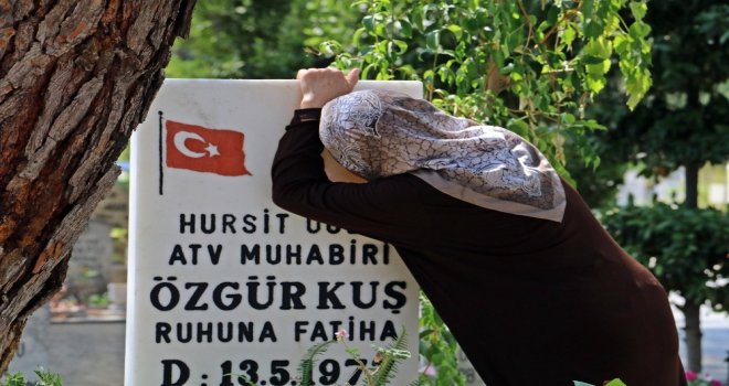 Mezarlık Ve Şehitliklerde Hüzünlü Bayram