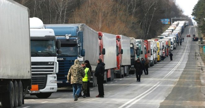 Rusya, Ukraynanın Ticaret Yasağını Uzattı