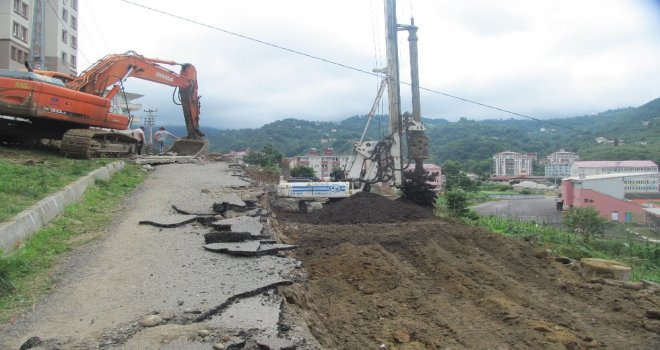 Trabzon Büyükşehir Belediyesi Fore Kazık Uygulamasıyla Heyelan Olaylarının Önüne Geçiyor