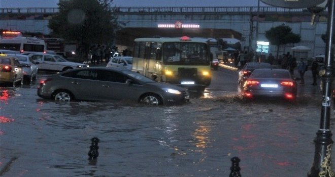 Meteorolojiden Kuvvetli Yağış Uyarısı... Sel, Su Baskını, Yıldırım Düşmesi Meydana Gelebilir