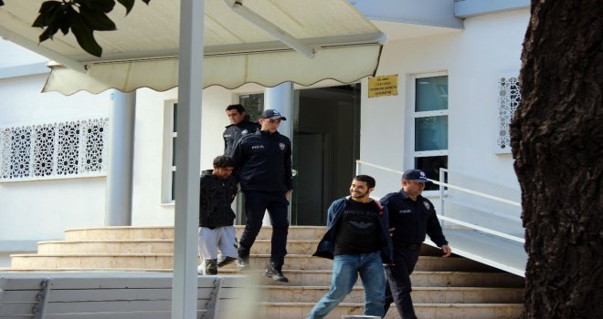 Esenyurtttaki Fabrika Yangının Şüphelileri Gülerek Sağlık Kontrolüne Gitti
