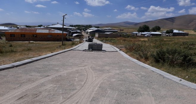 Yukarı Yanıktaş Mahallesinde  Kilitli Parke Taşı Çalışması