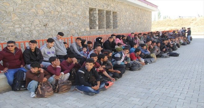 Başkalede 118 Kaçak Göçmen Yakalandı