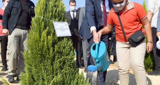 Başkan Seçer, Fidanı Toprakla Buluşturup Can Suyu Verdi