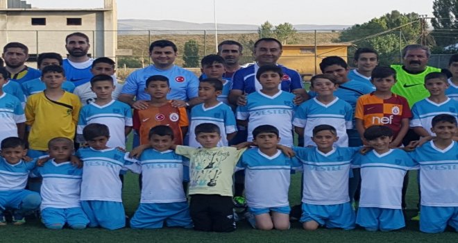 Kaymakam Sarı, Eleşkirtspor Futbol Okulunu Ziyaret Etti