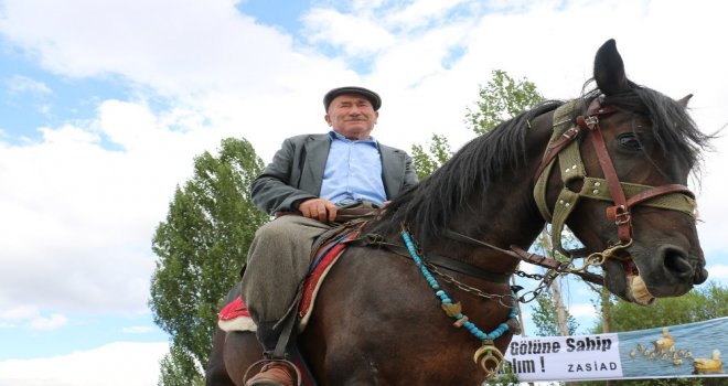 72 Yaşında Tüm Ulaşımını Atla Sağlıyor