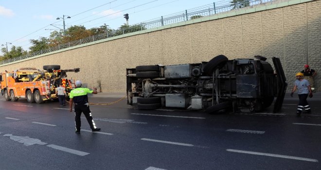 Topkapıda Göreve Giden Toma Aracı Devrildi