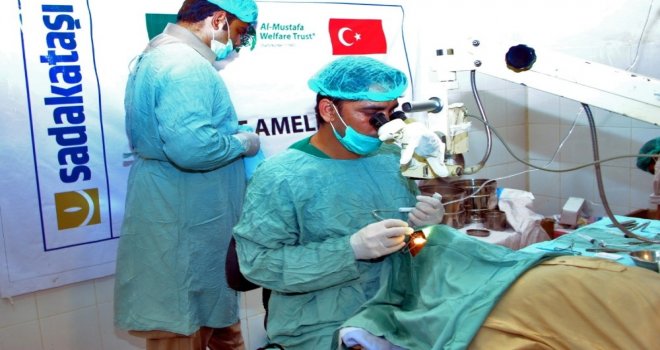 Sadakataşı Derneğinde Etiyopyada Katarakt Ameliyatı
