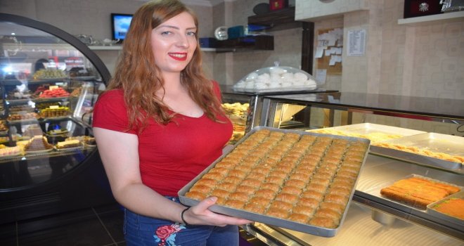 Bayram Tatlıları Tezgahlardaki Yerini Aldı