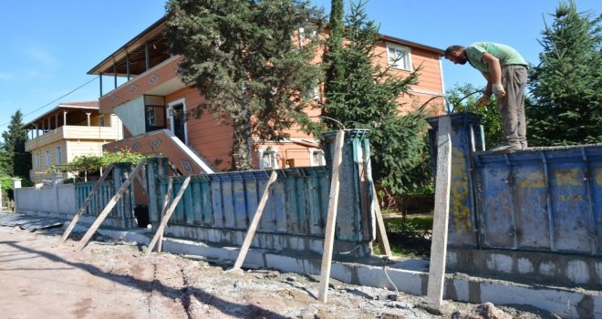 Kartepe Caddeleri Şık Bir Görünüme Kavuşuyor