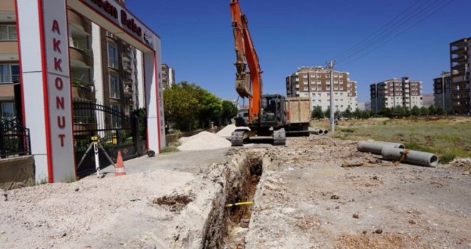 Yunus Emre Mahallesinde Kanalizasyon Hattı Yenileme Çalışması Başladı