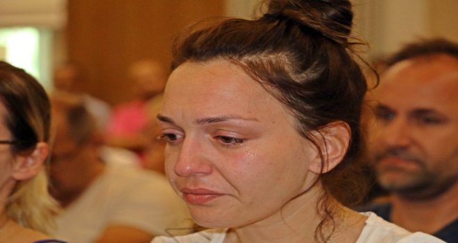 Yanan Fabrikanın Sahibi İle Çalışanları Gözyaşlarına Boğuldu