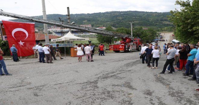 Özilin Cumhurbaşkanı Erdoğanlı Tabelasına Törenli Açılış