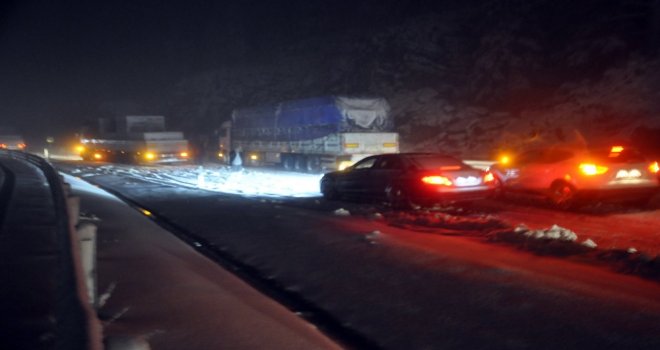 Kar Yağışı Konya-Antalya Karayolunu Trafiğe Kapattı