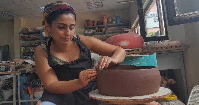 (Özel) Suyun Üstünde Topraklı Sergi