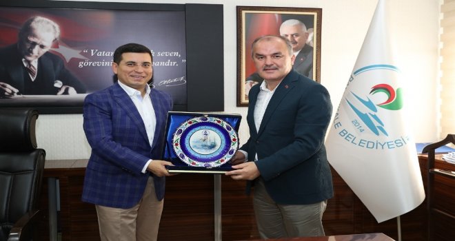 Akdeniz Belediyeler Birliği Başkanı Tütüncü, Başkan Gürlesini Ziyaret Etti