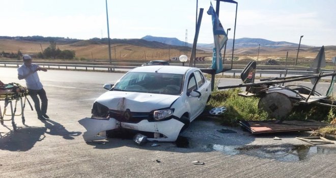 Bayan Sürücü Kaza Yaptı : 2 Yaralı
