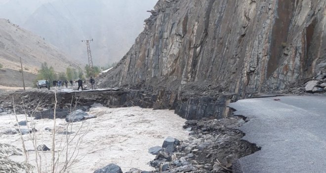 Hakkari Kırıkdağ Köyünde Sel: 6 İşçi Mahsur Kaldı