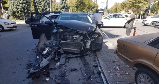 Eskişehirde Trafik Kazası; 4 Yaralı