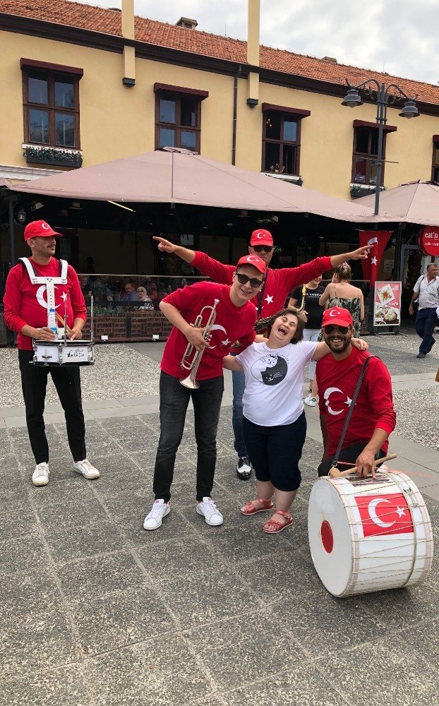 Avmde Zafer Coşkusu