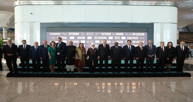 Cumhurbaşkanı Recep Tayyip Erdoğan, İstanbul Yeni Havalimanı Açılışına Katılan Liderleri Tek Tek Selamlayarak, Aile Fotoğrafı Çektirdi.
