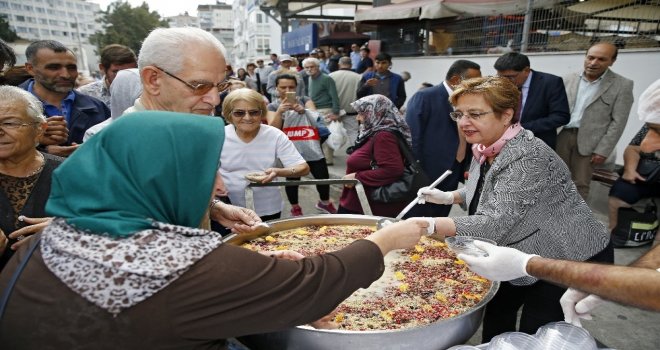 Aşure Kazanı Pazarda Kaynadı