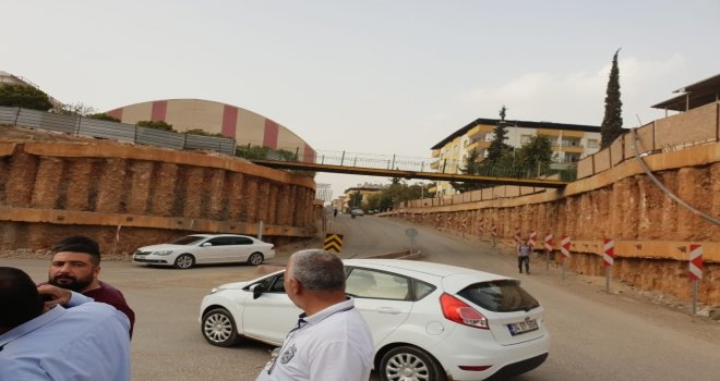 Esnaftan Durdurulan Alt Geçit Çalışmalarına Tepki