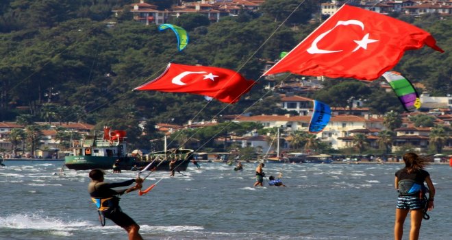 30 Ağustosu Denizde Kutladılar